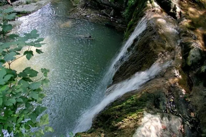هفت آبشار تیرکن در جنگل لفور
