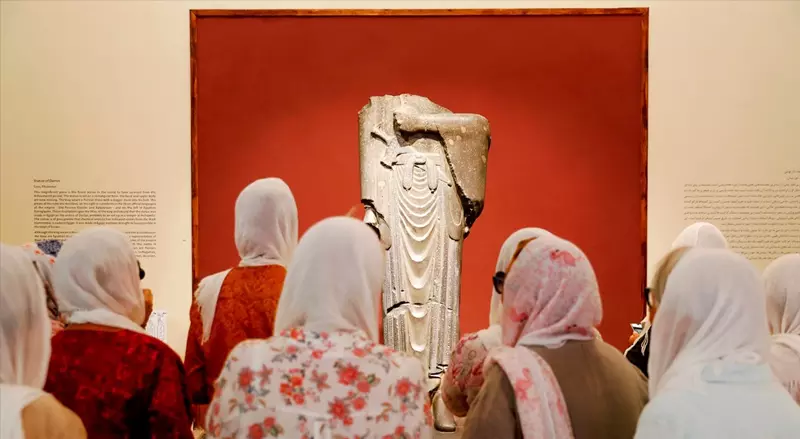 مجسمه داریوش در موزه ملی ایران