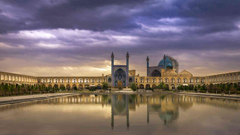 نمای زیبای غروب مسجد شاه در میدان نقش جهان