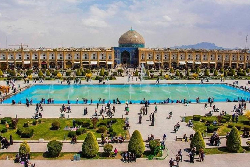 نقض حریم میدان نقش جهان اصفهان موقتا متوقف شد