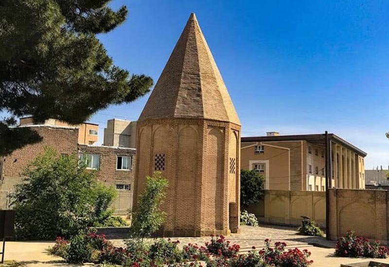 محوطه برج تاریخی قربان در همدان