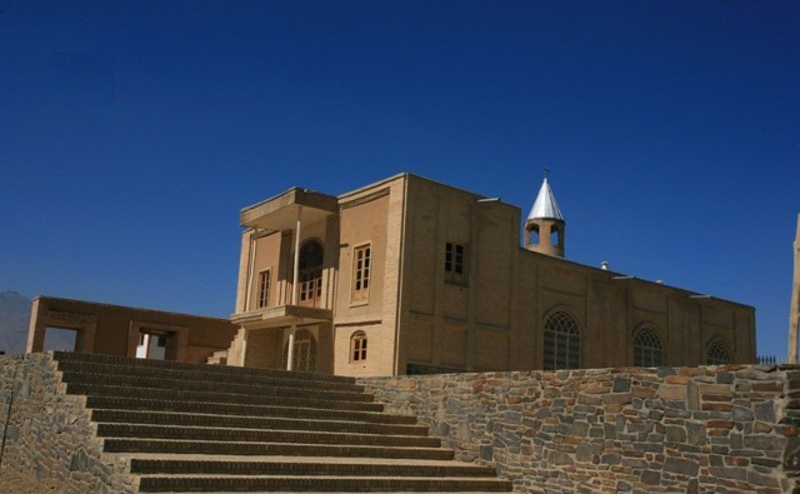 نمای بیرونی کلیسای آنجلی همدان
