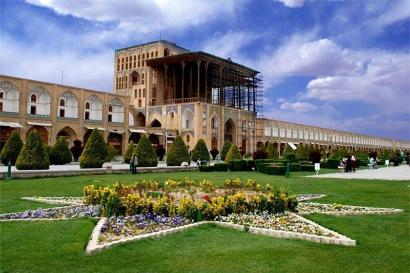 چرا میدان نقش جهان یکی از زیباترین اماکن دیدنی اصفهان است؟