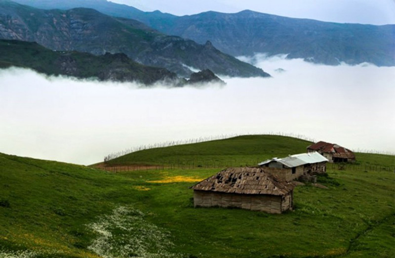 کلبه‌های روستایی فیلبند در ارتفاعات