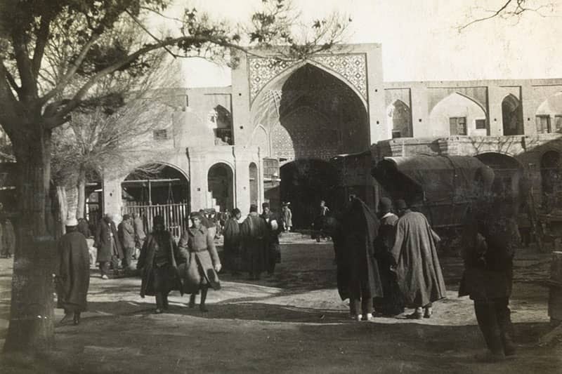 عکسی بسیار قدیمی از بازار تهران