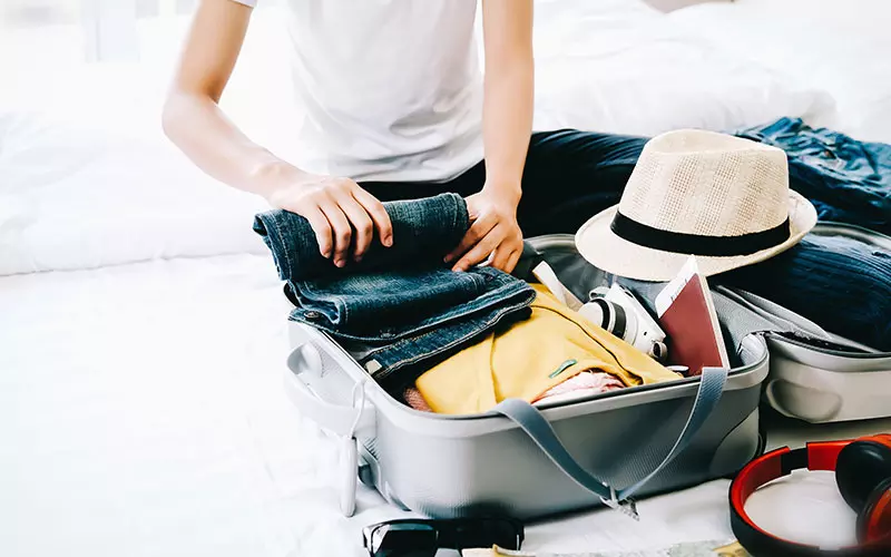 بستن چمدان برای سفر