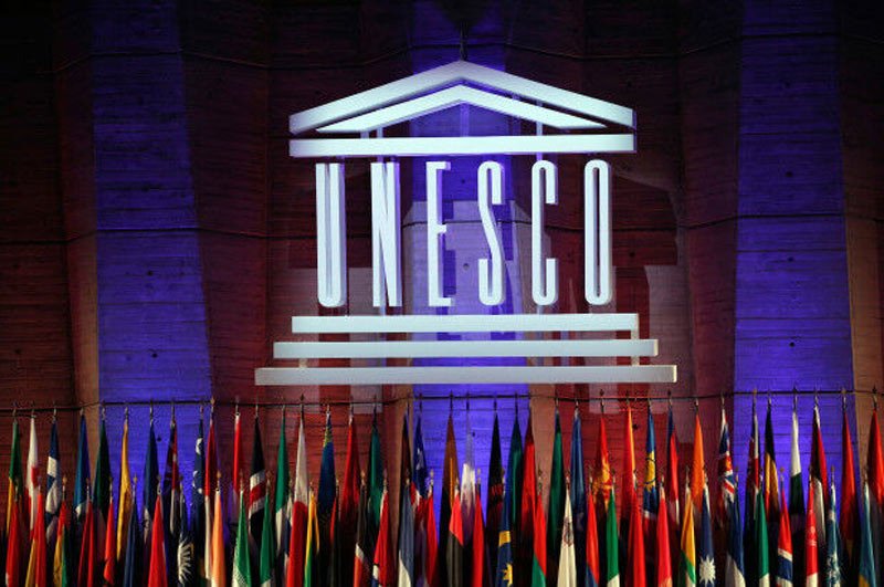 نماد سازمان یونسکو و پرچم کشورهای عضو