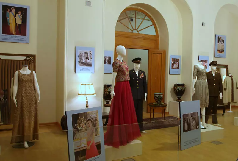 موزه لباس‌های سلطنتی در کاخ شمس