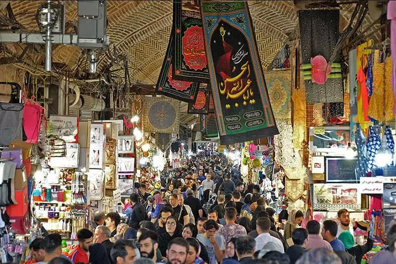 بازار بزرگ تهران با پرچم های عزادای امام حسین