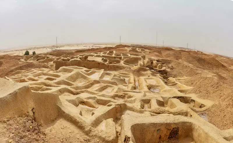منطقه باستانی شهر سوخته روی تچه‌های سیستان