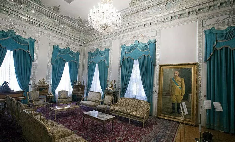 تابلوی تمام قد رضا شاه در کاخ موزه سبز سعد آباد