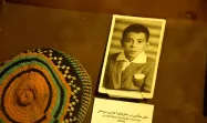عکس کودکی علی حاتمی در موزه سینمای ایران
