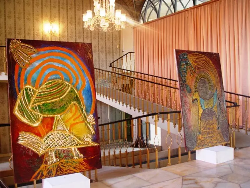 نقاشی‌های ورودی موزه نگارستان در مجموعه سعد آباد