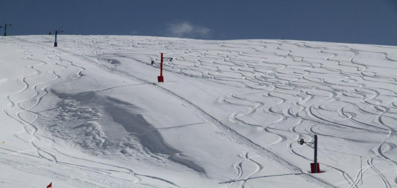 رد اسکی بر روی پیست اسکی خور