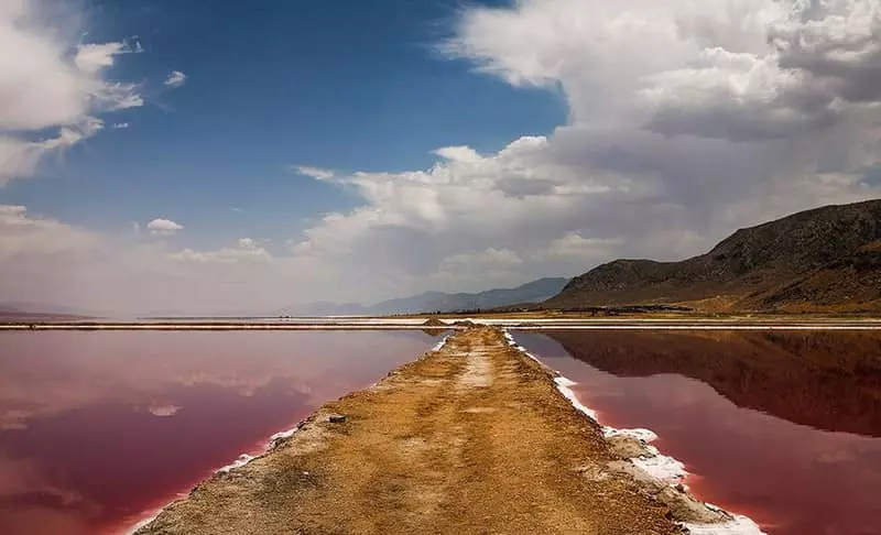 مسیر خاکی دریاچه مهارلو