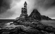 عکس سیاه و سفید از فانوس دریایی آنیوا