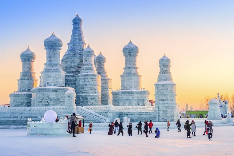 مجسمه‌های یخی در جشنواره یخ و برف هاربین