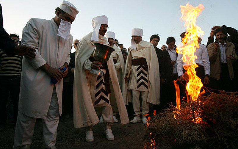 برگزاری جشن سده توسط موبدان زرتشتی در یزد