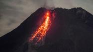 فوران گدازه از کوه مراپی در کشور اندونزی
