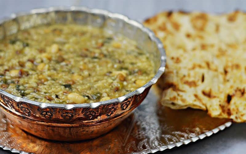 یک کاسه آش سبزی شیرازی