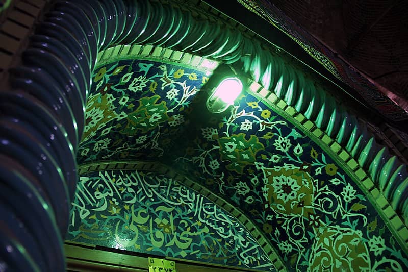 مسجد حاج آقا علی کرمان در شب