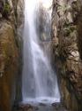 سقوط آب پرفشار در آبشار بنگان