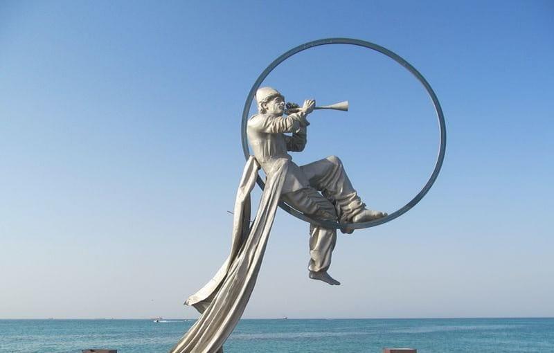 مجسمه ساحل مرجان کیش