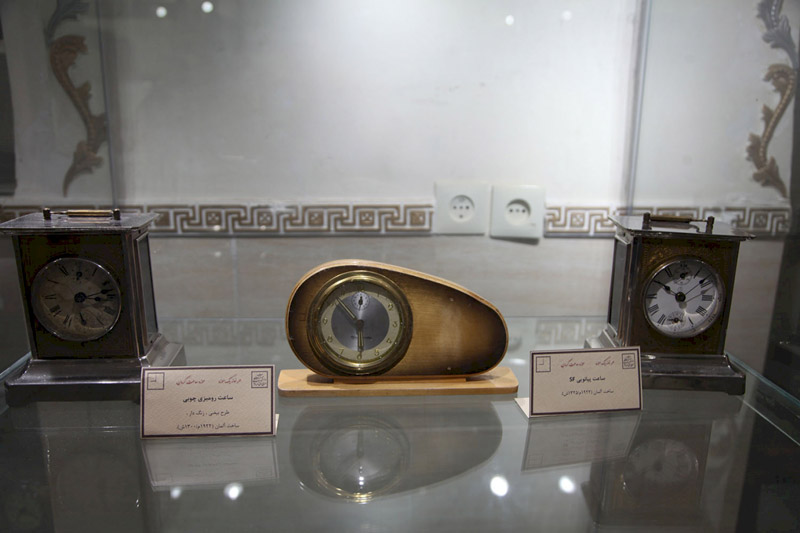 ساعت‌های قدیمی در موزه ساعت کرمان