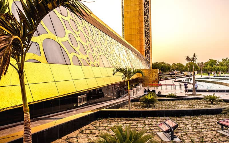 ورودی قاب دبی به رنگ زرد طلایی