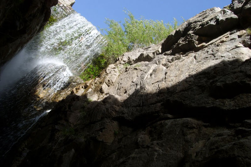 نمایی از آبشار بنگان