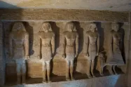 مجسمه‌های درون اهرام مصر