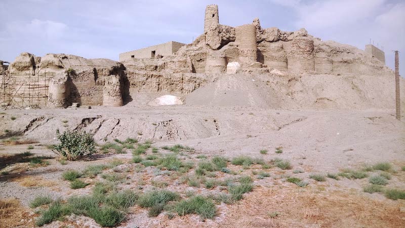 بنای خشتی قلعه منوجان