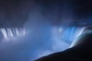 آبشار نیاگارا در شب