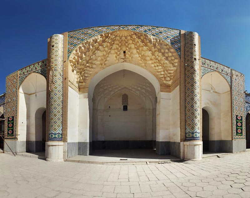 گچ‌بری‌های زیبا در معماری مسجد ملک کرمان