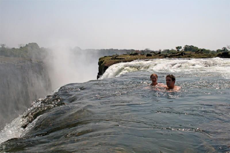 شنا در آبشار نیاگارا