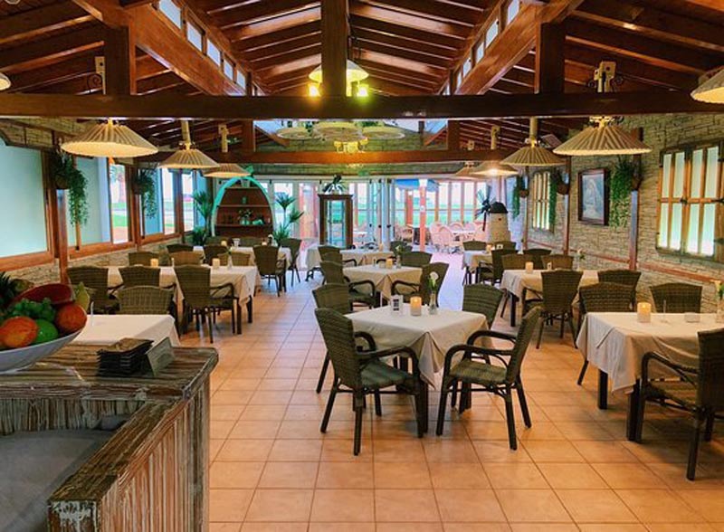 نمای داخلی یک رستوران در جزایر قناری