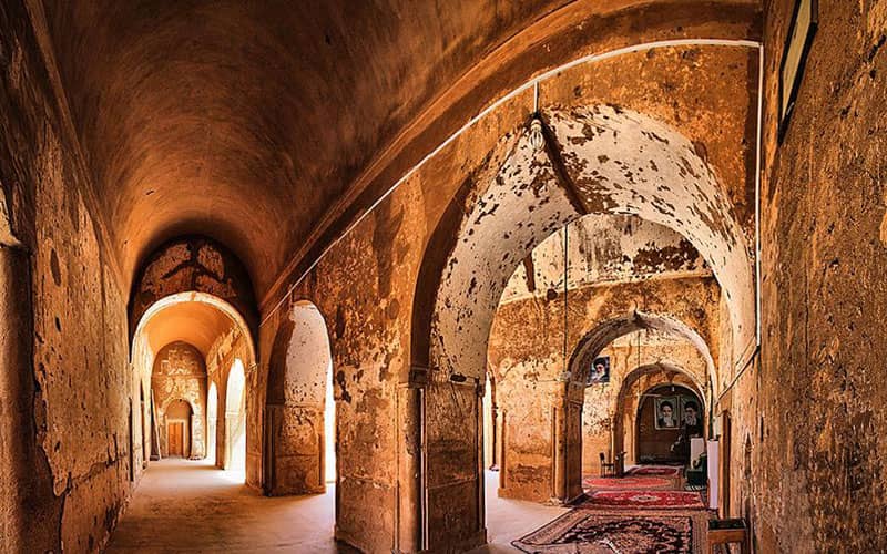 رواق و شبستان مسجدی تاریخی