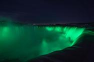 انواع نورپردازی سبز در آبشار نیاگارا