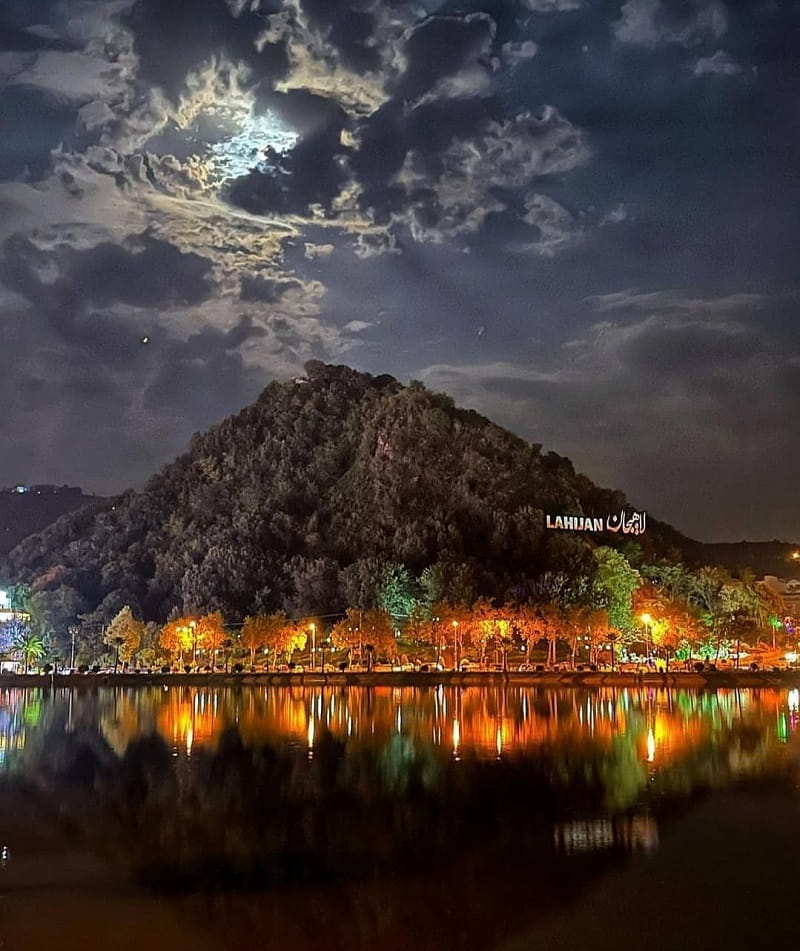 شیطان کوه لاهیجان در شب