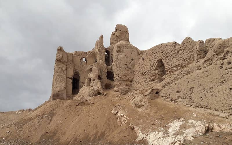 قلعه ای تاریخی از خشت