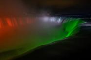 تفریح در شب در آبشار نیاگارا