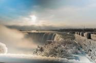 شکوه آبشار نیاگارا در زمستان برفی