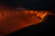 انواع نورپردازی در آبشار نیاگارا در شب