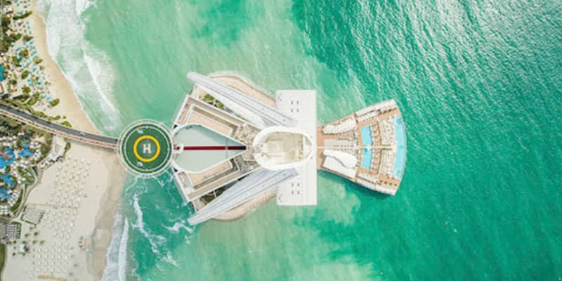 عکس هوایی از برج العرب در جزیره مصنوعی روی دریا