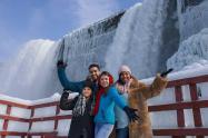 تفریح خانوادگی در زمستان در آبشار نیاگارا 