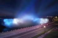 آبشار زیبای نیاگارا در شب 
