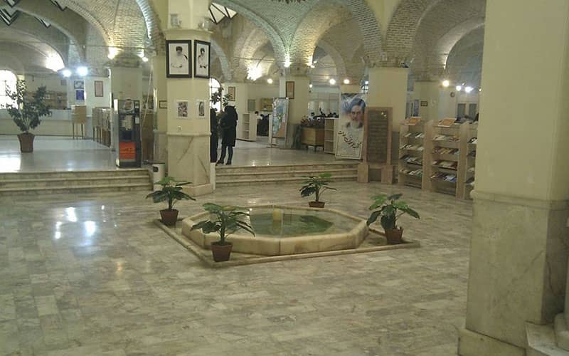 فضای داخلی کتابخانه ملی کرمان