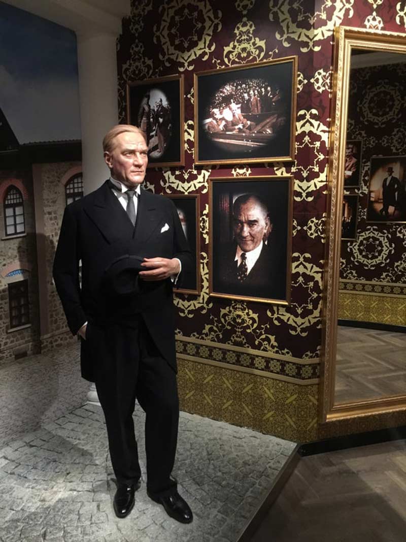 تندیس مصطفی کمال آتاتورک در موزه مادام توسو استانبول