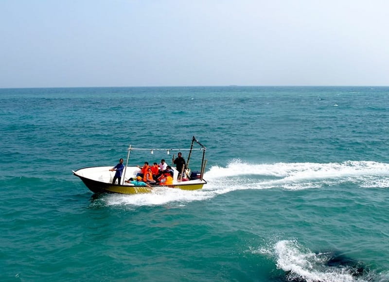 قایق سواری در جزیره ناز