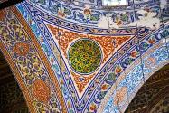 نقش و نگار کاشیهای مسجد آبی